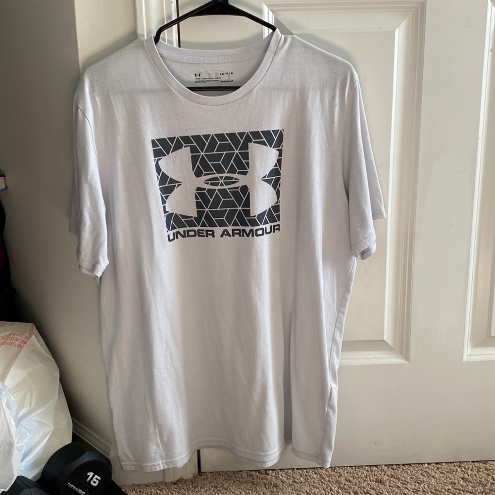 Gray Under Armour Loose fit shirt. Size Large.